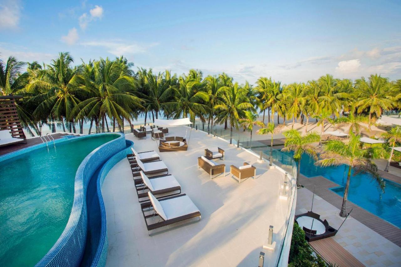 Aqua Boracay Hotel Balabag  Екстериор снимка The pool at the hotel
