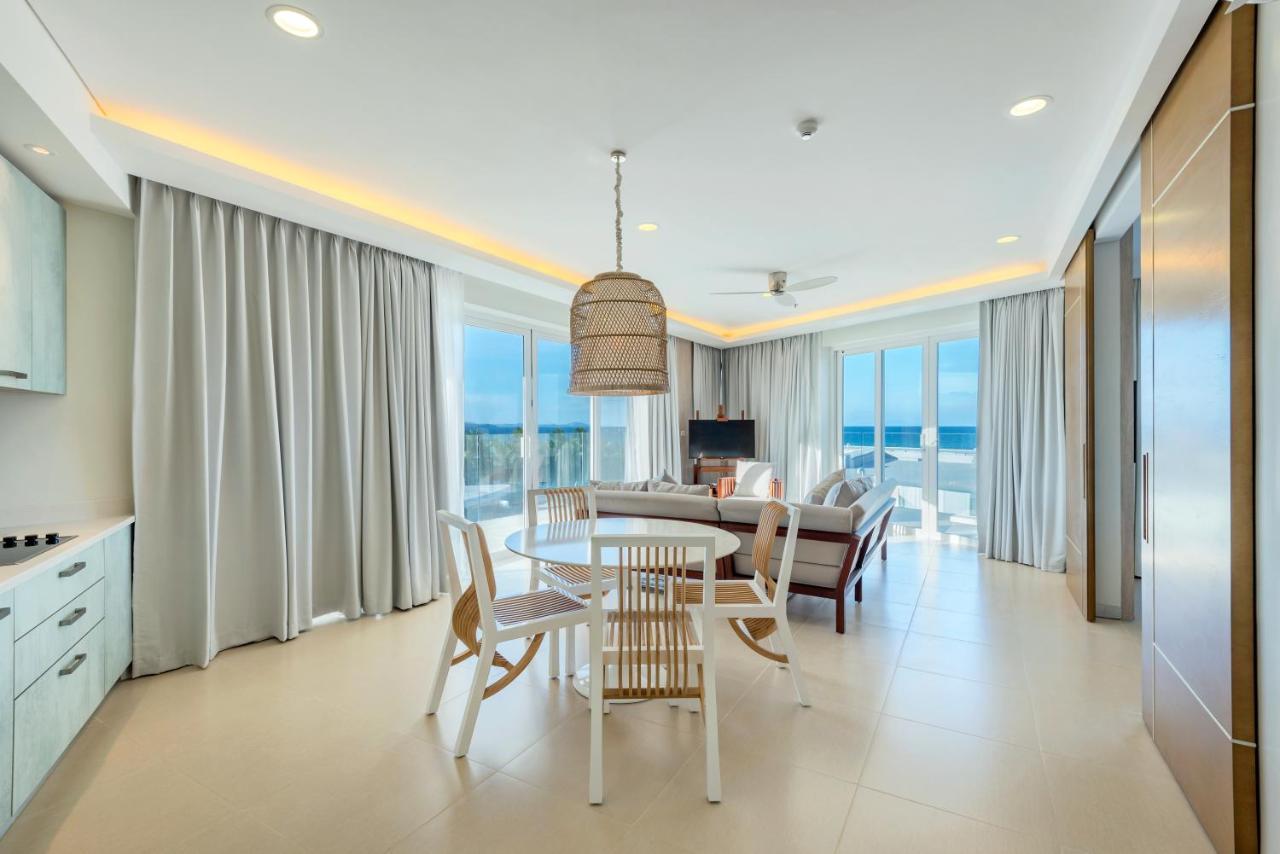 Aqua Boracay Hotel Balabag  Екстериор снимка A living room at the Ritz-Carlton, Key West