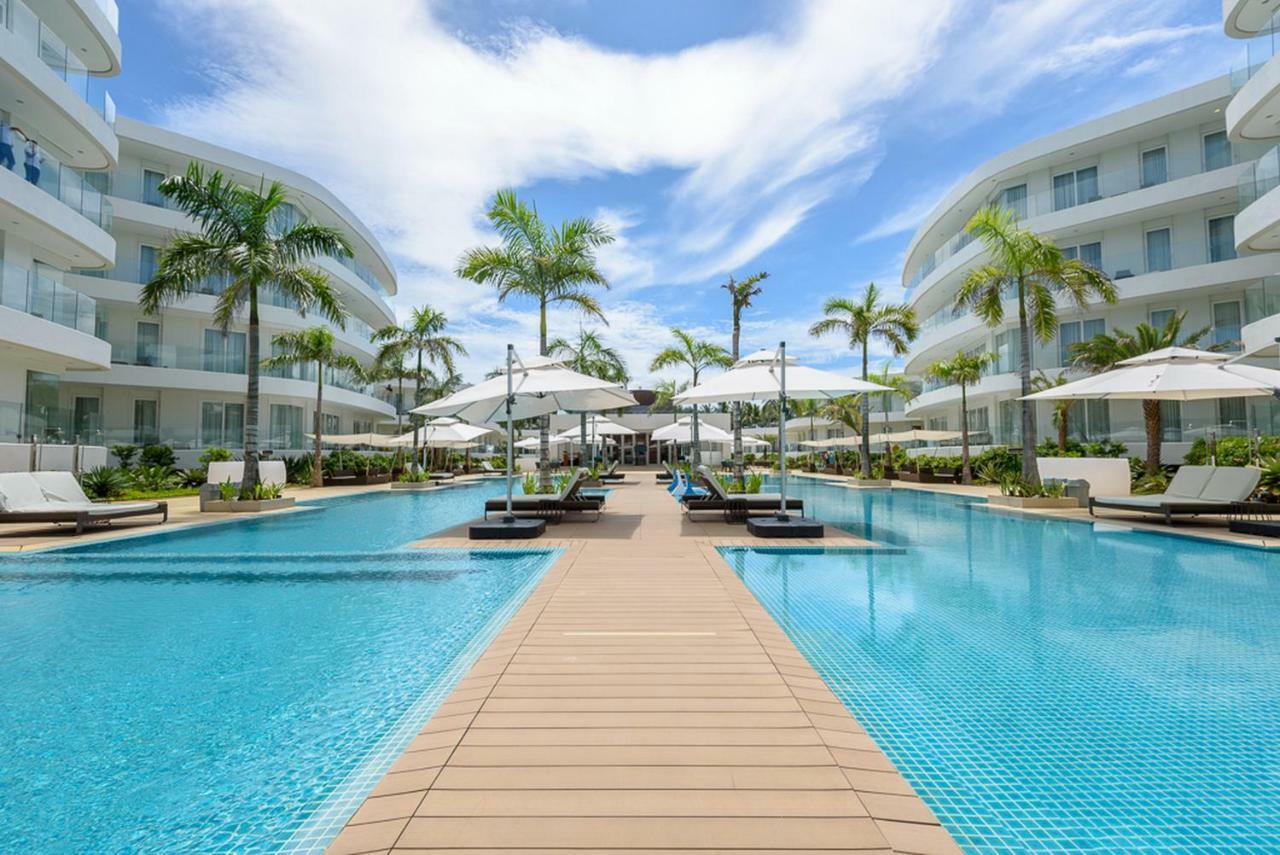 Aqua Boracay Hotel Balabag  Екстериор снимка The swimming pool at the resort